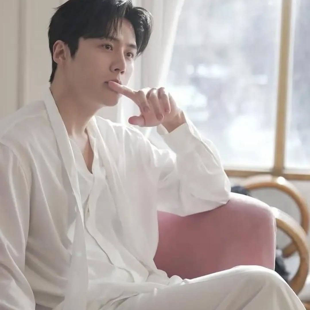 Behind-the-scenes cut of Kim Seonho