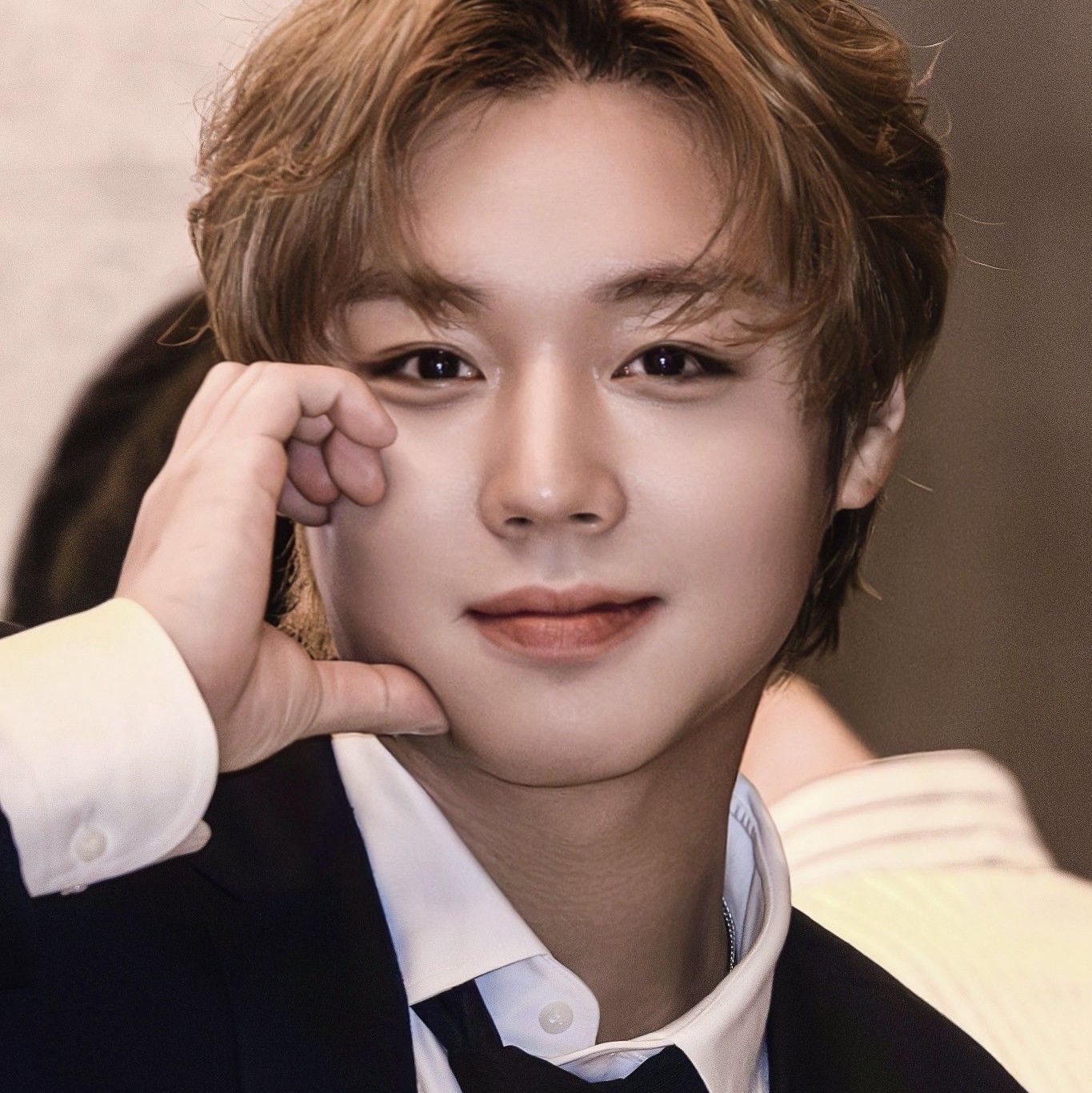 Behind-the-scenes cut of Park Jihoon
