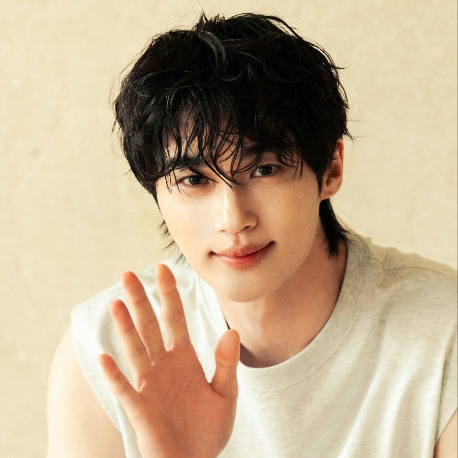 Latest photo of Byeon Wooseok