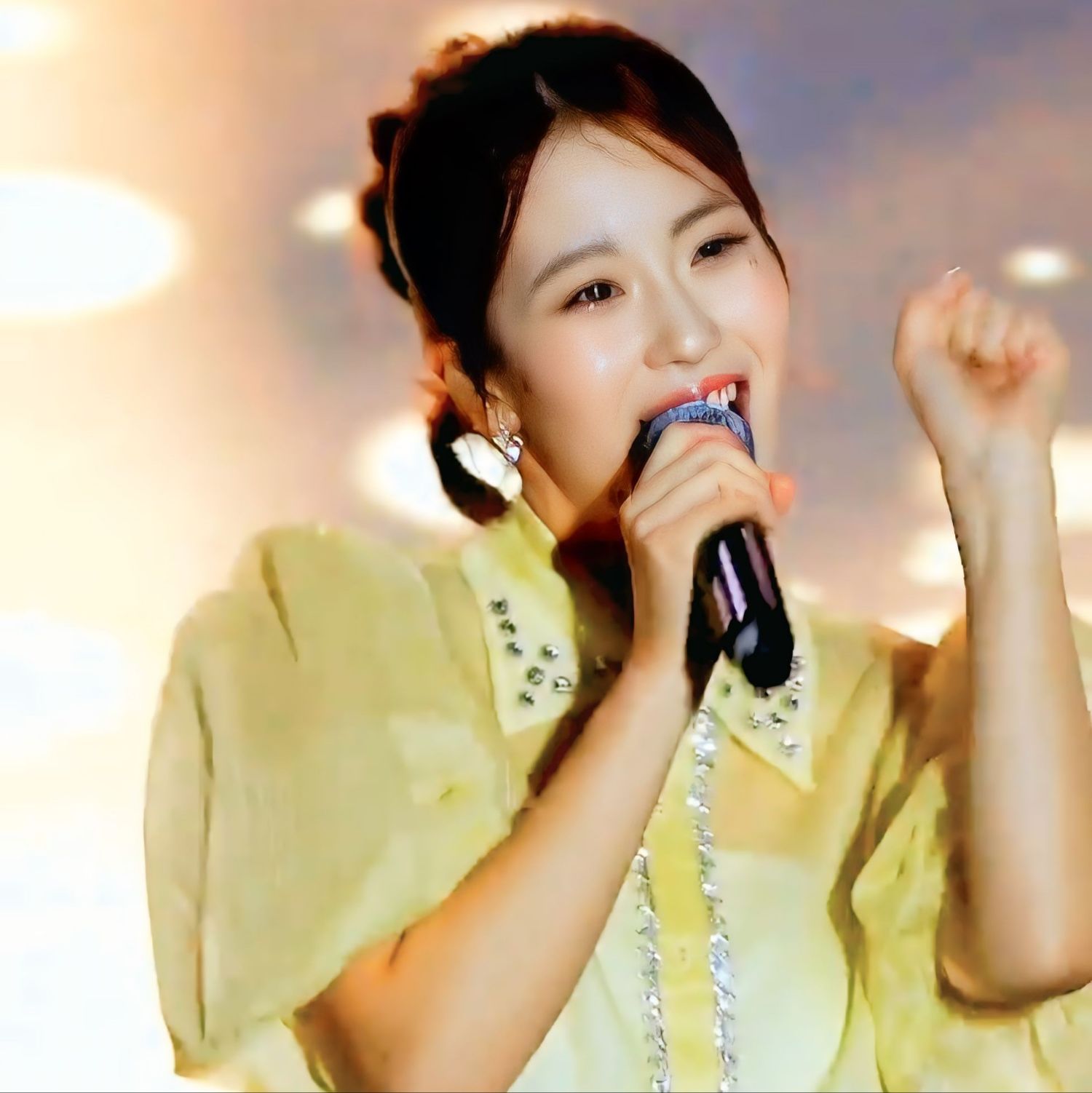 Recent activity shot of Oh Yujin