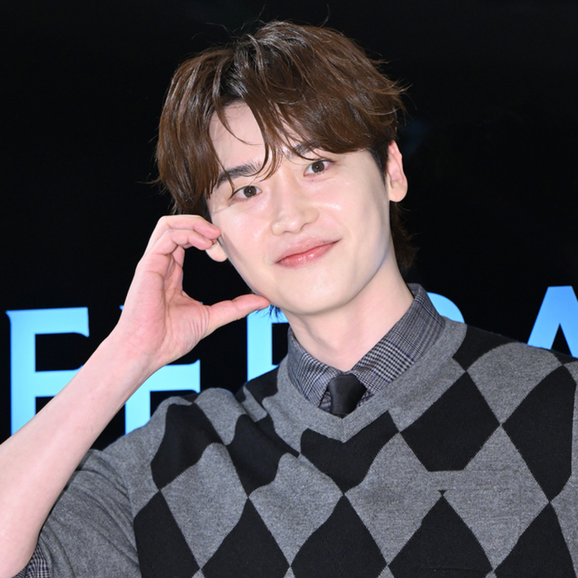 Behind-the-scenes cut of Lee Jongsuk