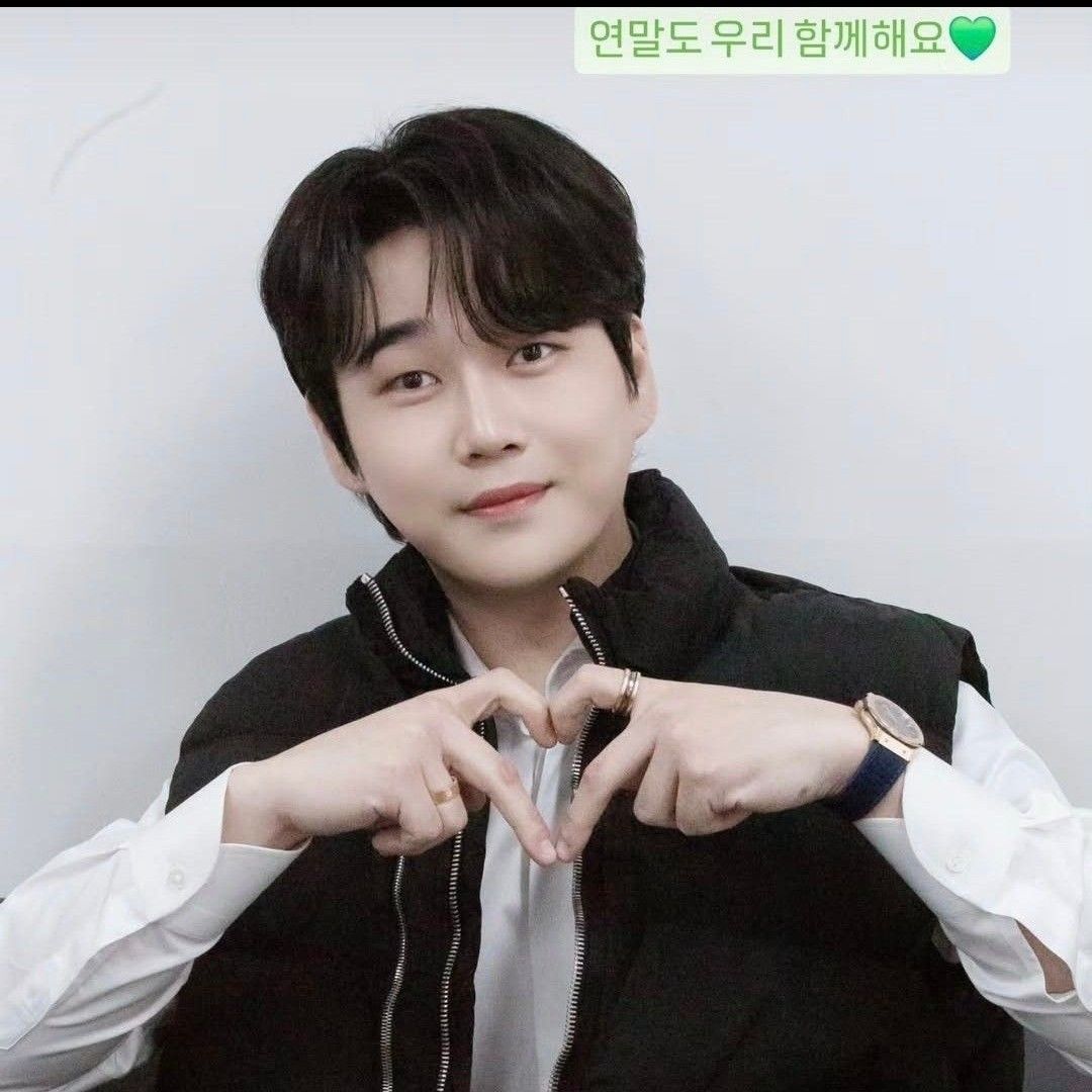 Special wallpaper made by Hwang Youngwoong's fans