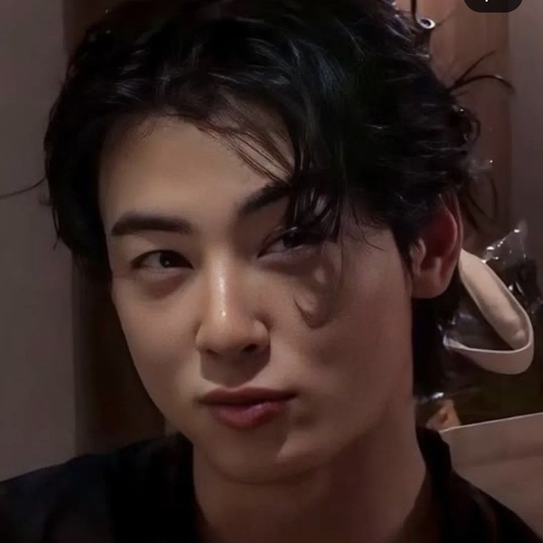Latest photo of Cha Eunwoo