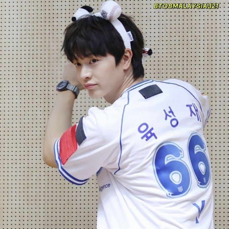 Latest photo of Yook Sungjae