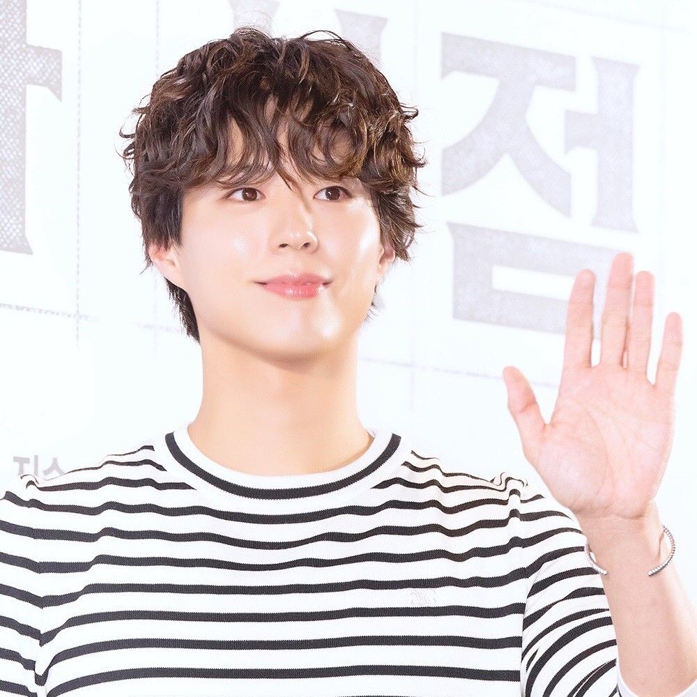Behind-the-scenes cut of Park Bogum