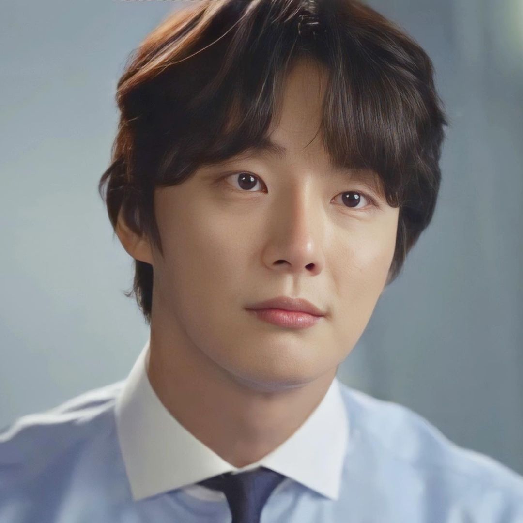 Latest photo of Yoon Shiyoon