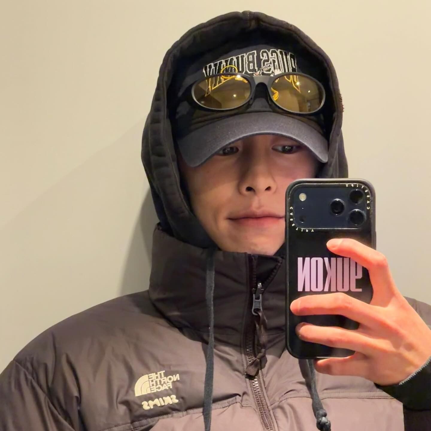 Behind-the-scenes cut of Lee Jaewook