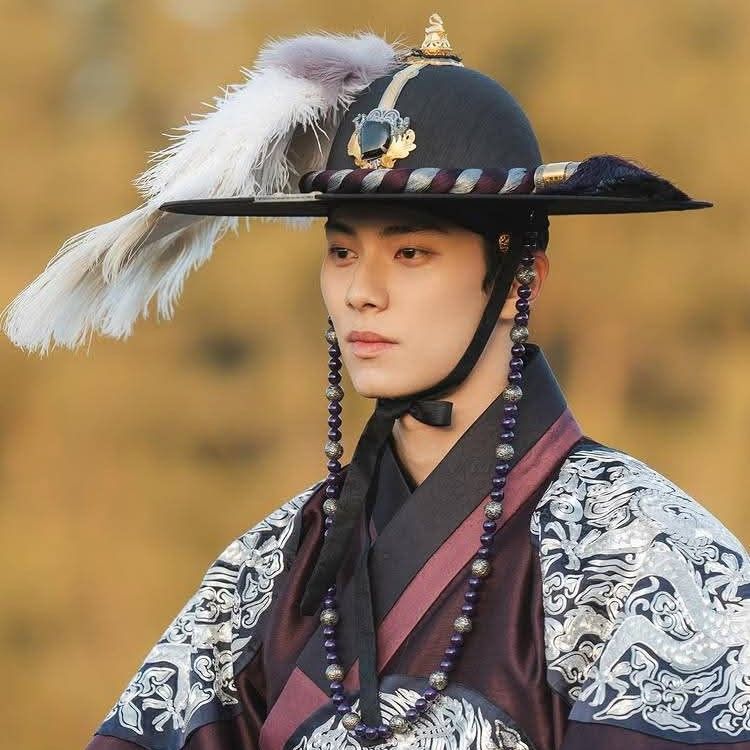 Behind-the-scenes cut of Lee Chaemin