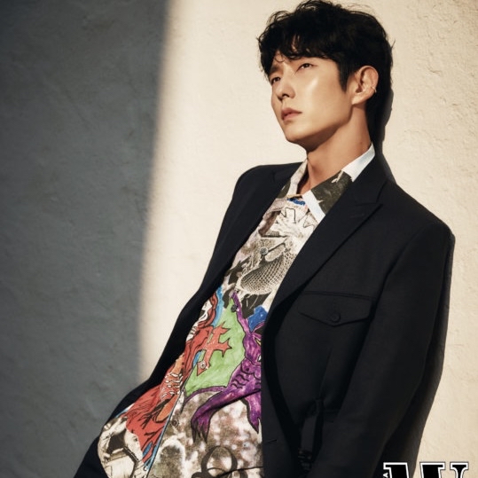 Behind-the-scenes cut of Lee Joongi