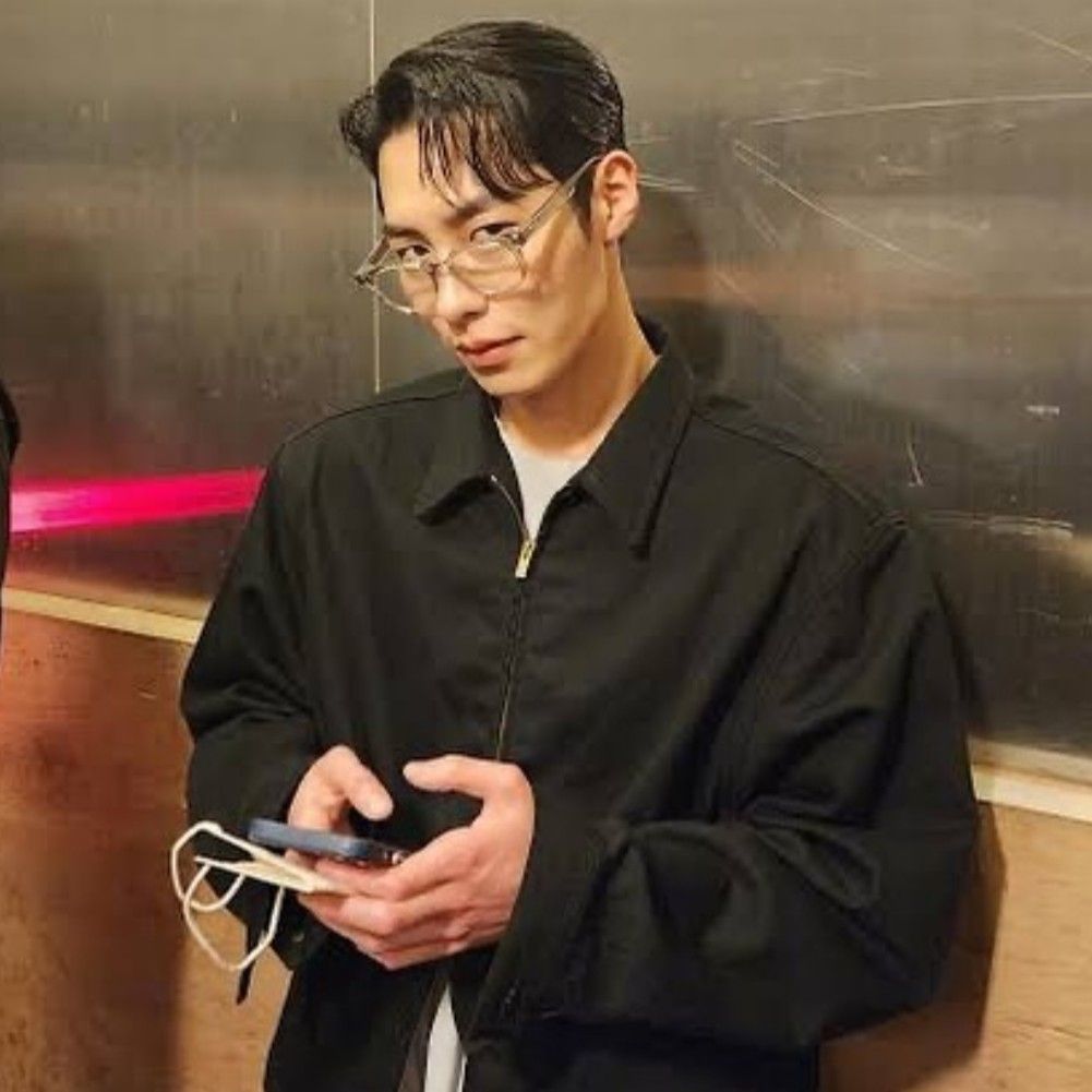 A moment captured by a fan of Lee Jaewook