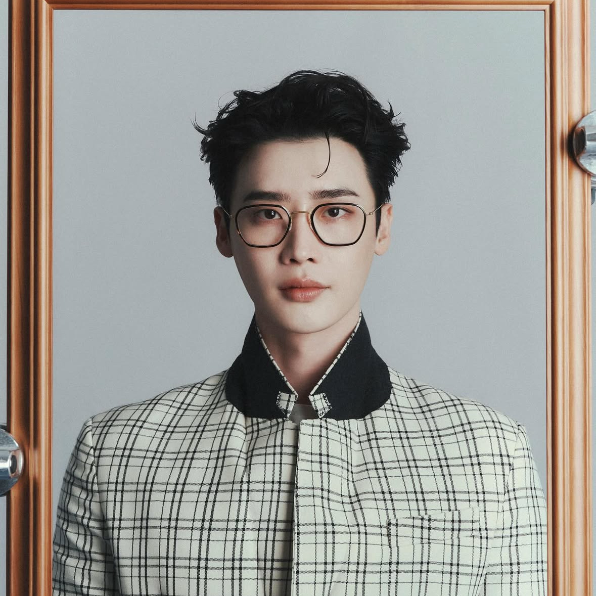 A moment captured by a fan of Lee Jongsuk