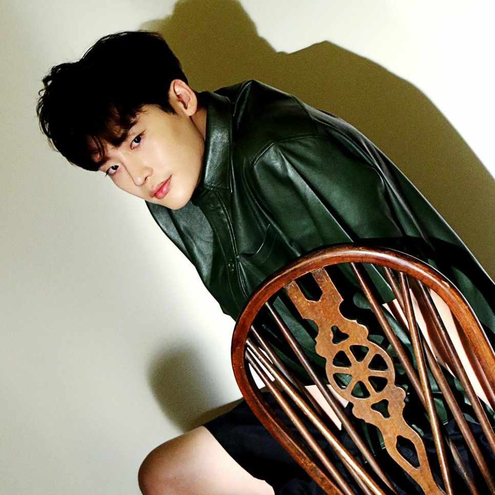 Behind-the-scenes cut of Lee Jongsuk