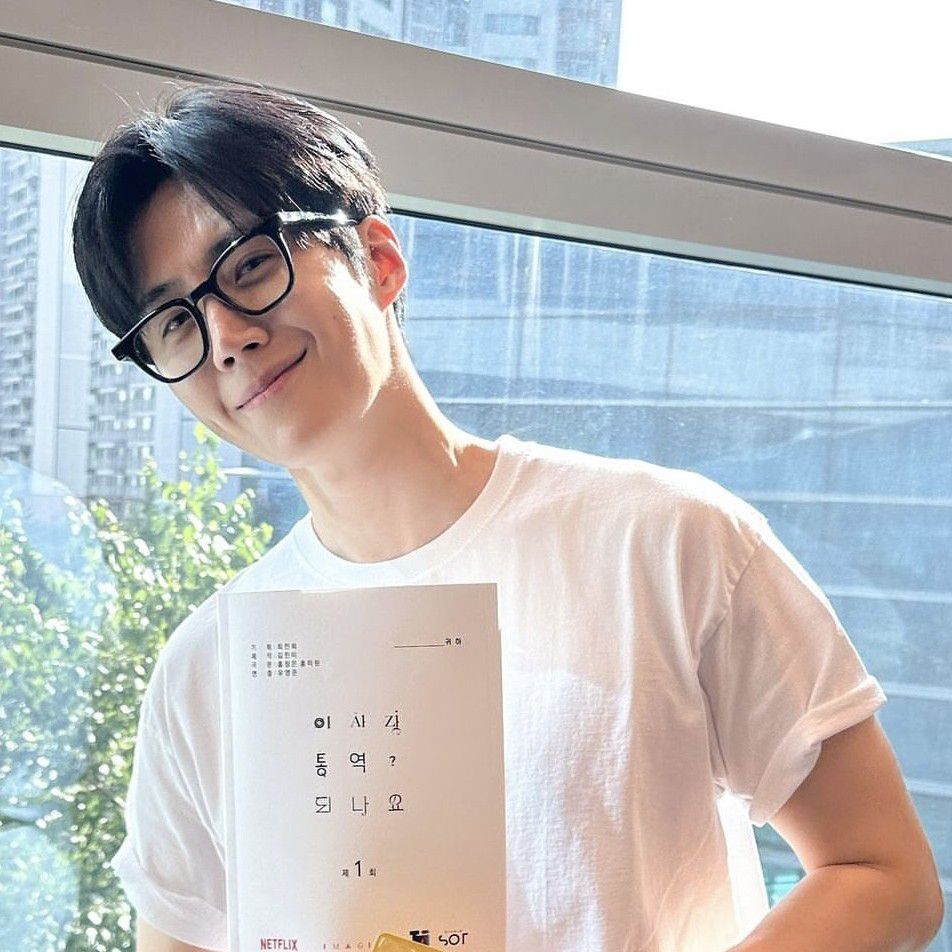 Behind-the-scenes cut of Kim Seonho