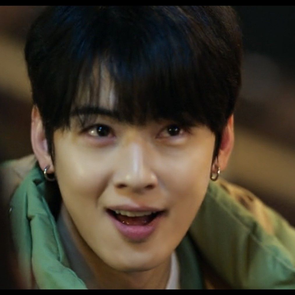 A moment captured by a fan of Cha Eunwoo