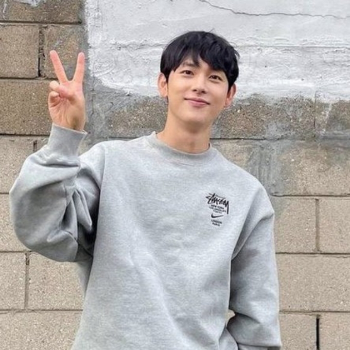 A moment captured by a fan of Lim Siwan