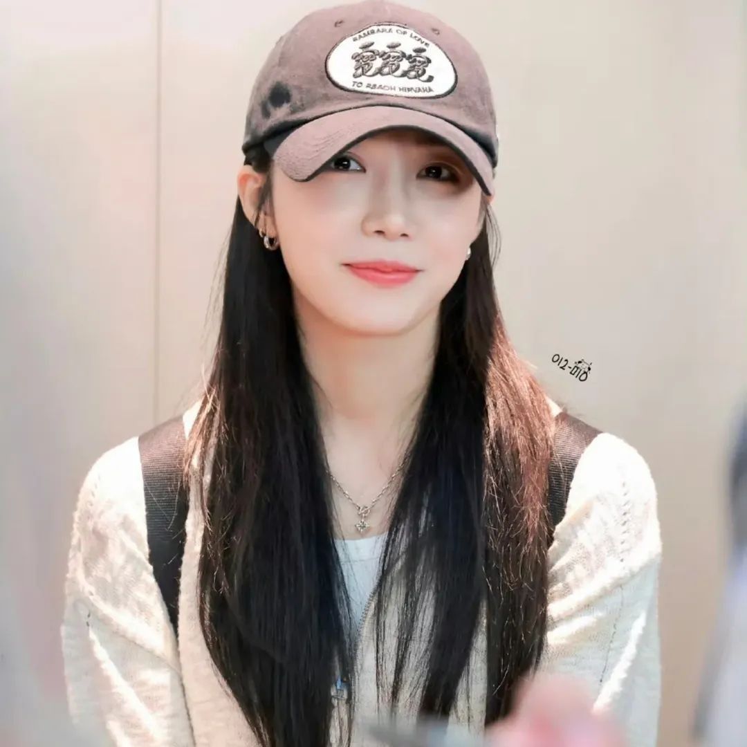 A moment captured by a fan of Jung Eunji