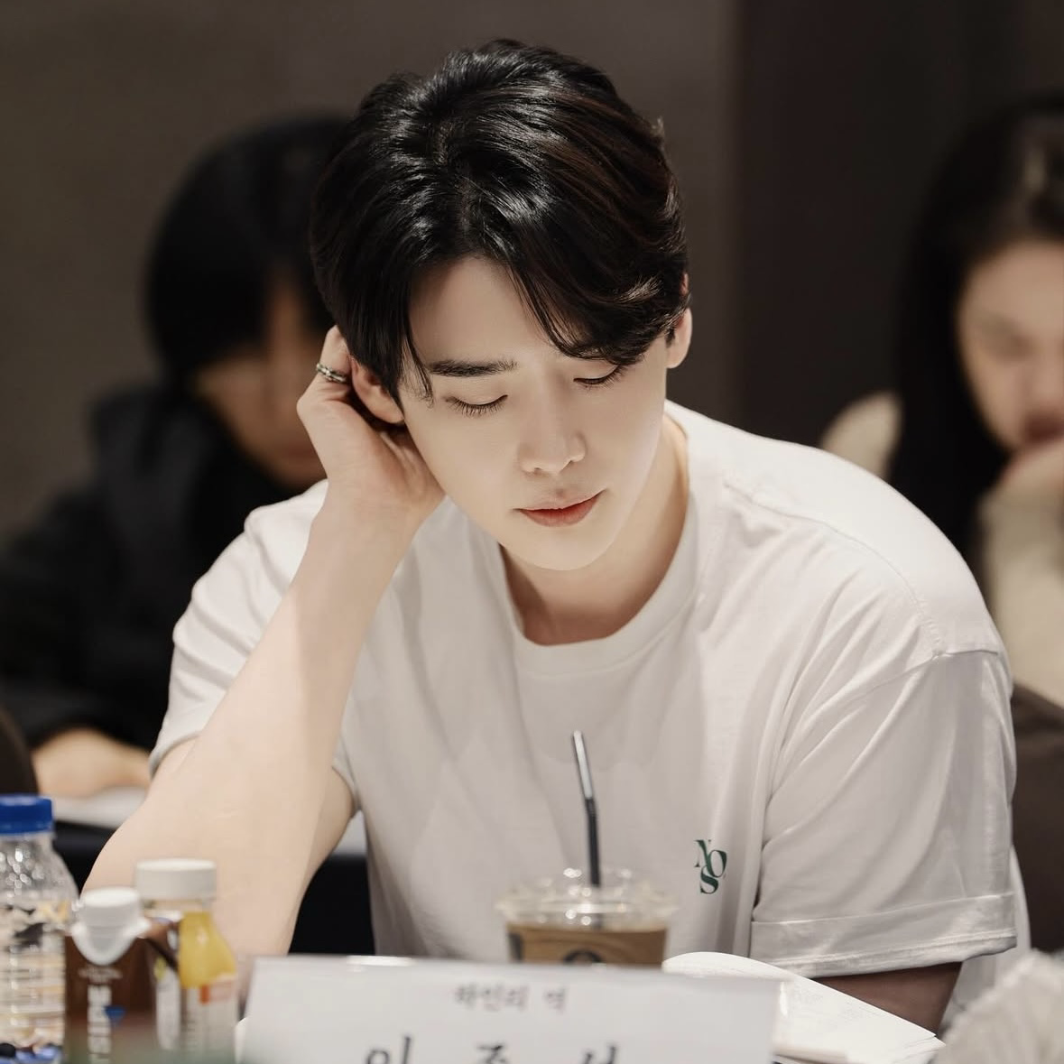 Behind-the-scenes cut of Lee Jongsuk