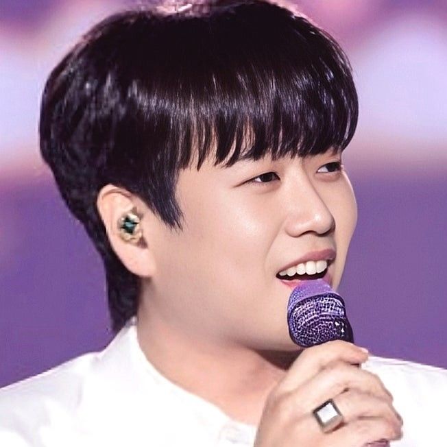 A moment captured by a fan of Hwang Youngwoong