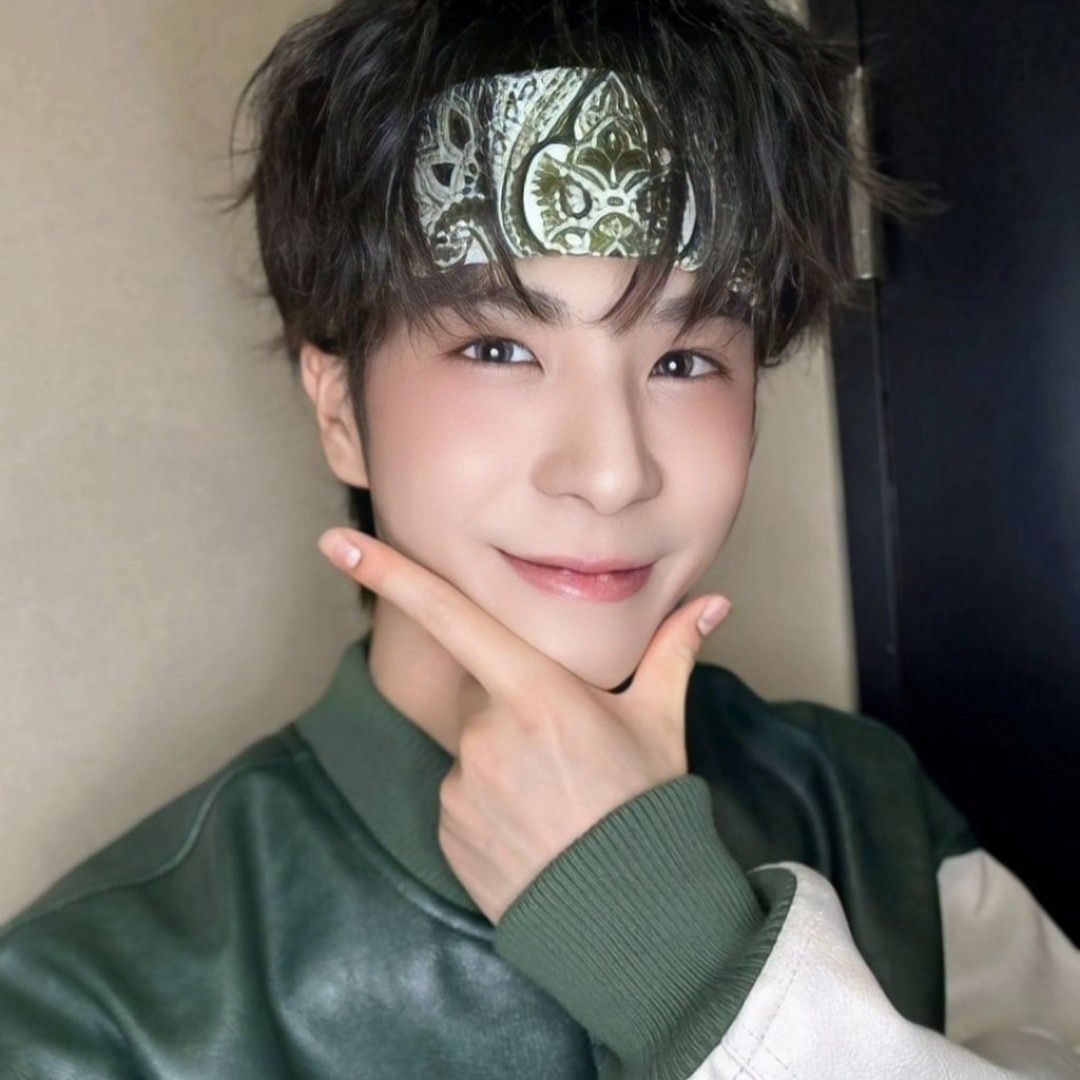 Behind-the-scenes cut of Jeong Dongwon