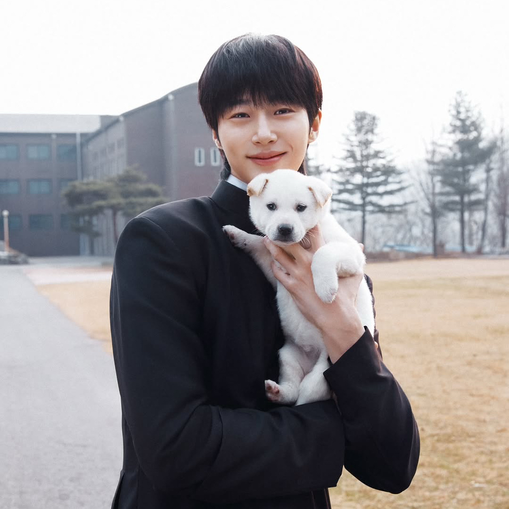 Behind-the-scenes cut of Byeon Wooseok