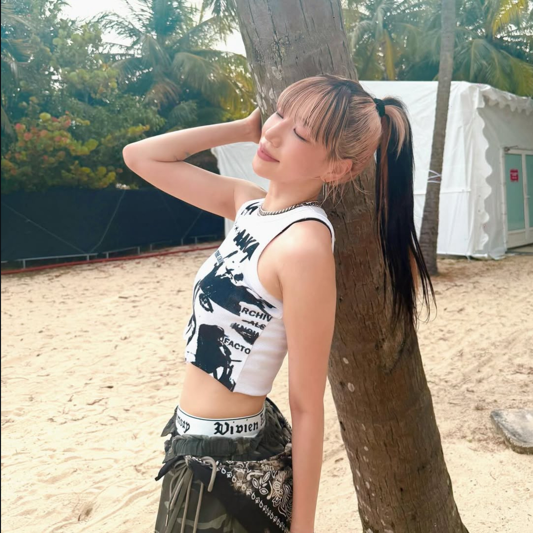 A moment captured by a fan of BADA