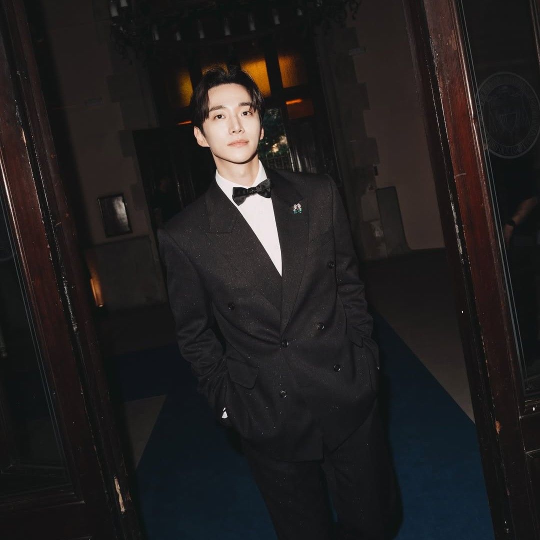 Behind-the-scenes cut of Lee Junho