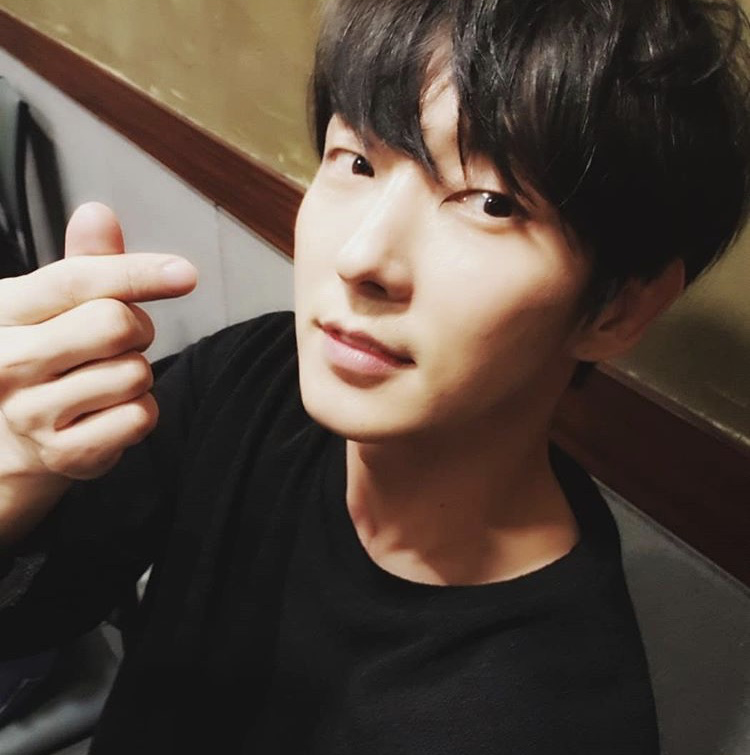 Behind-the-scenes cut of Lee Joongi