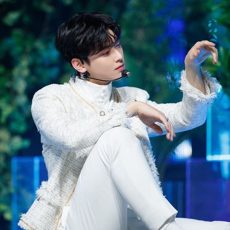 Foto kegiatan terbaru dari Cha Eunwoo