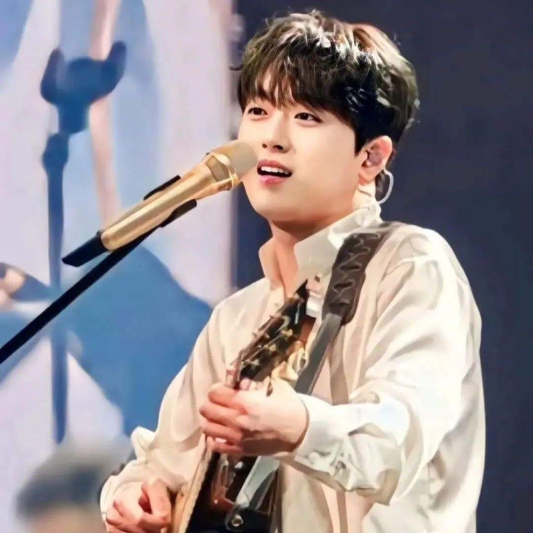 Behind-the-scenes cut of Lee Chanwon