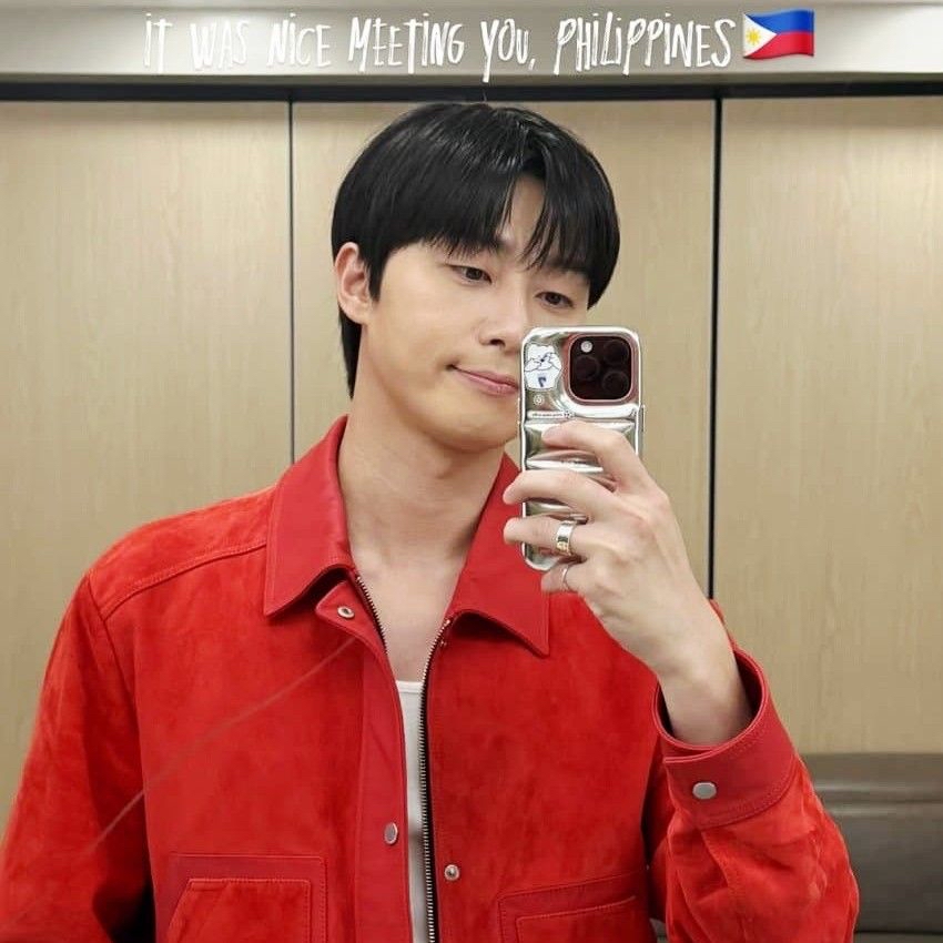 A moment captured by a fan of Park Seojoon