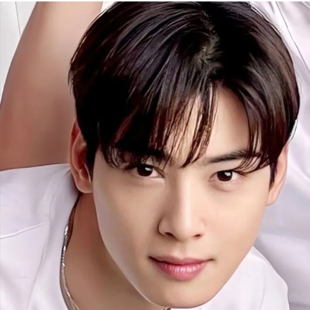 Latest photo of Cha Eunwoo