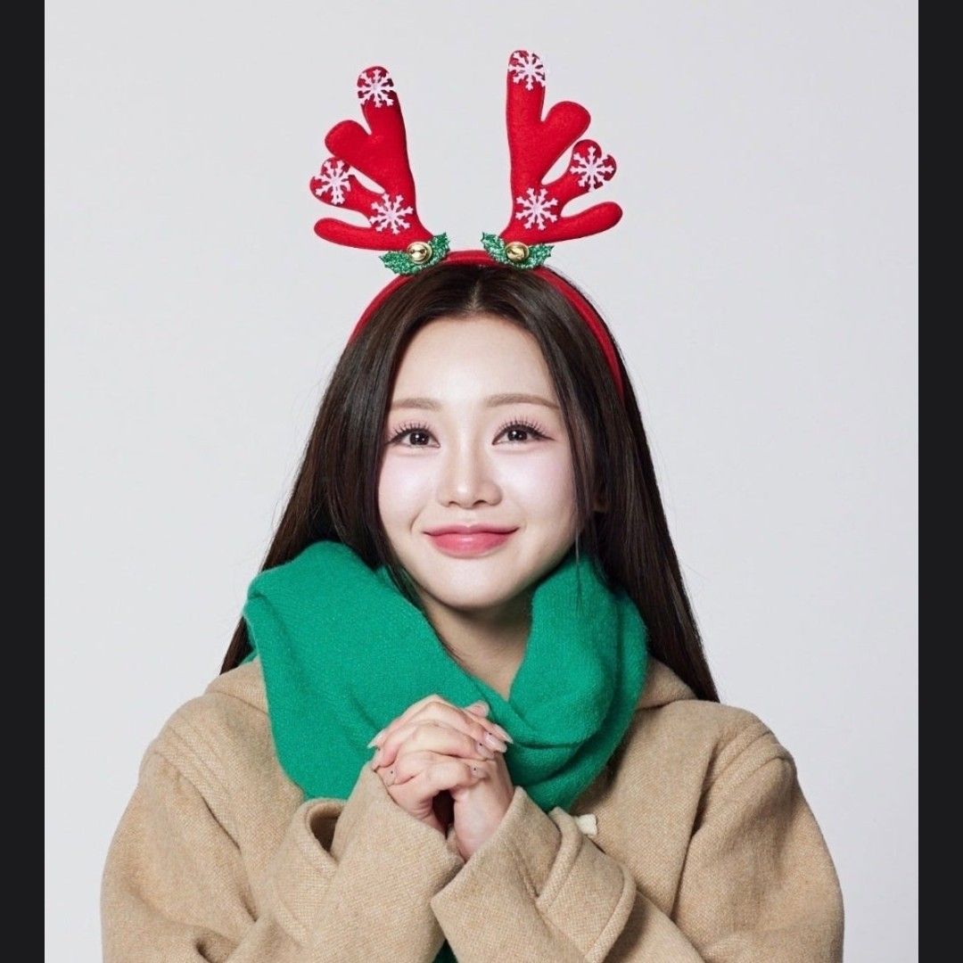 Behind-the-scenes cut of Hong Jiyoon