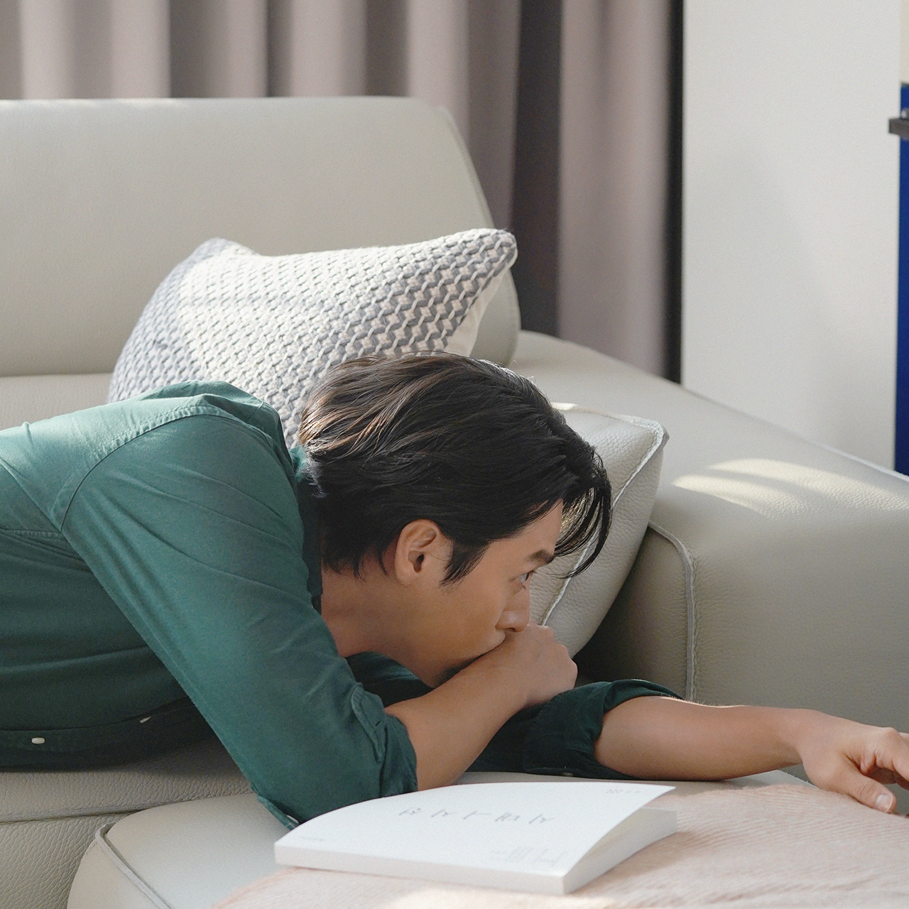Behind-the-scenes cut of Hyun Bin