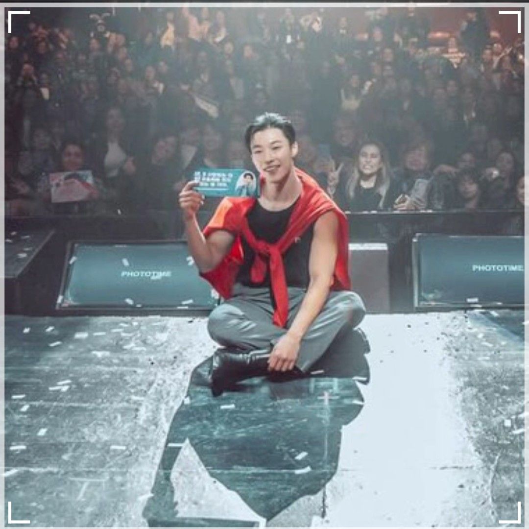 A moment captured by a fan of Woo Dohwan