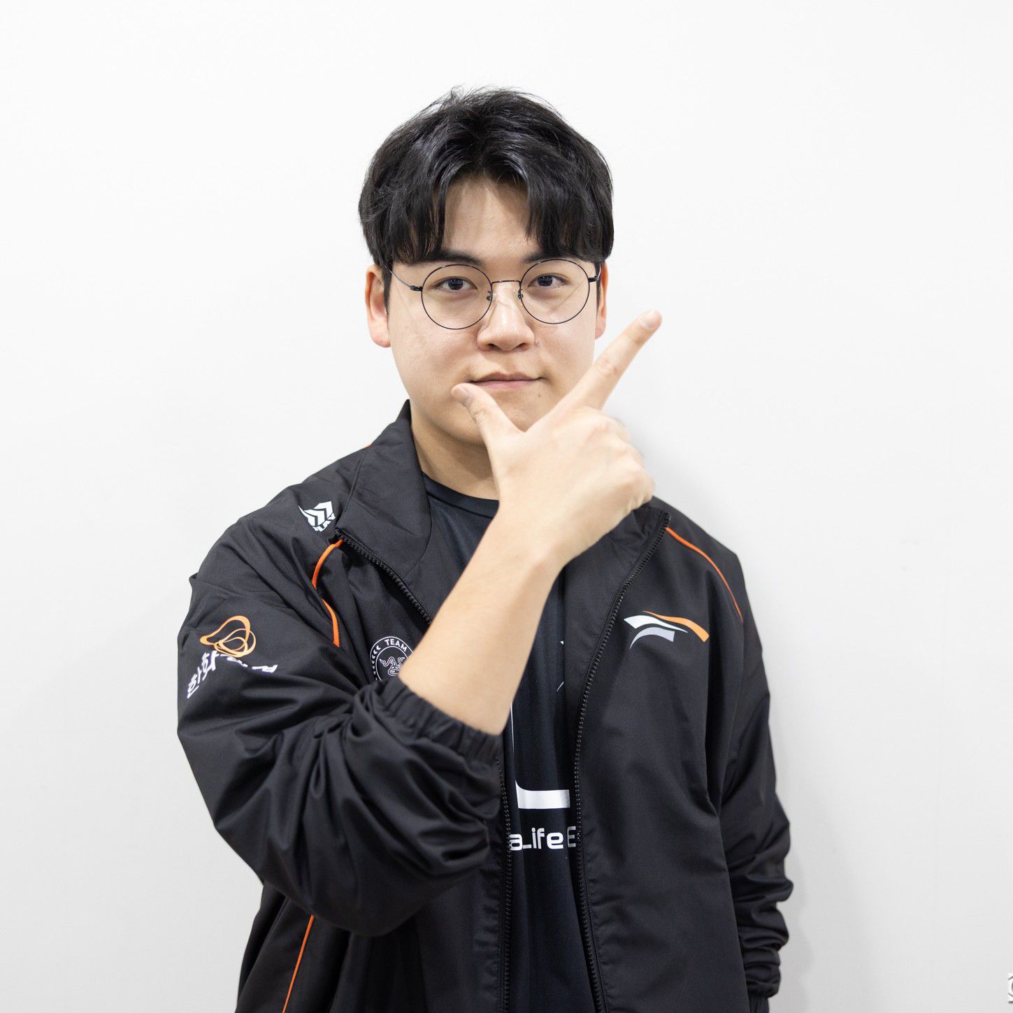 Behind-the-scenes cut of Gumayusi