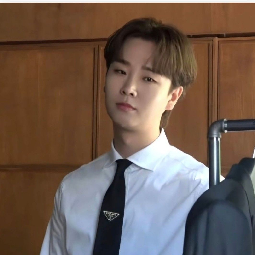 A moment captured by a fan of Song Minjun