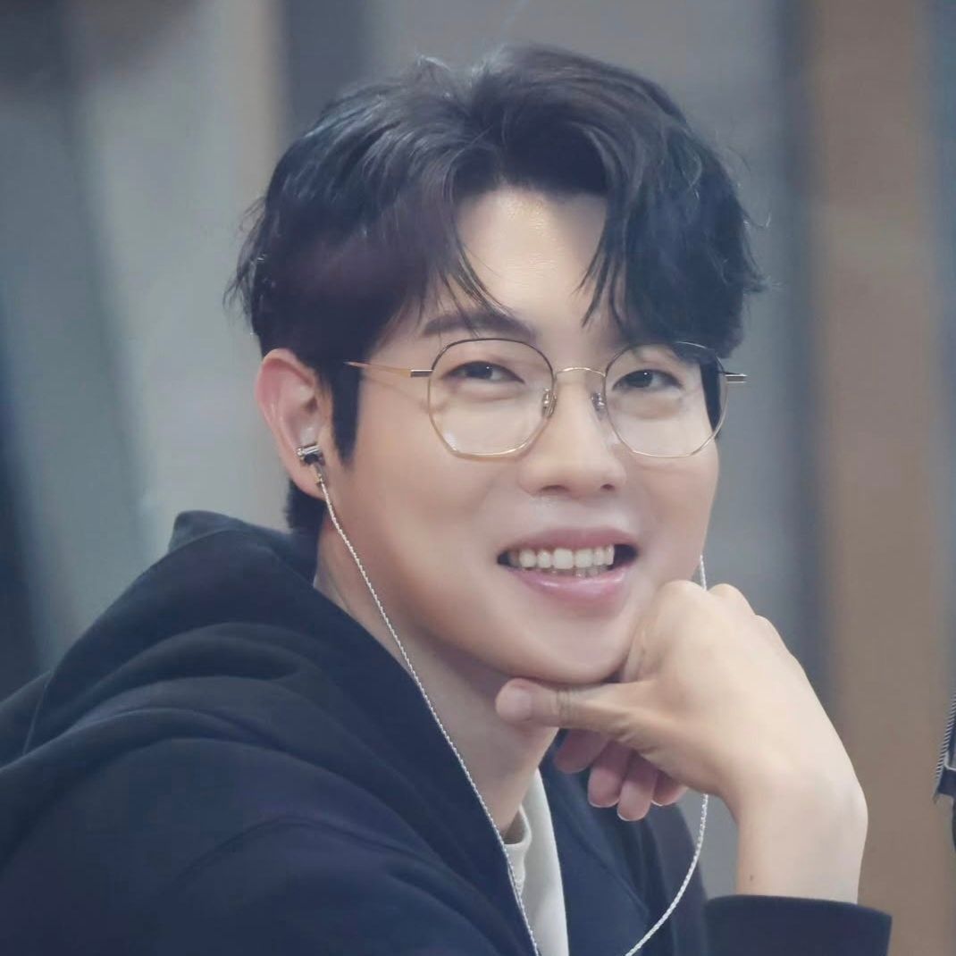 A moment captured by a fan of Son Taejin