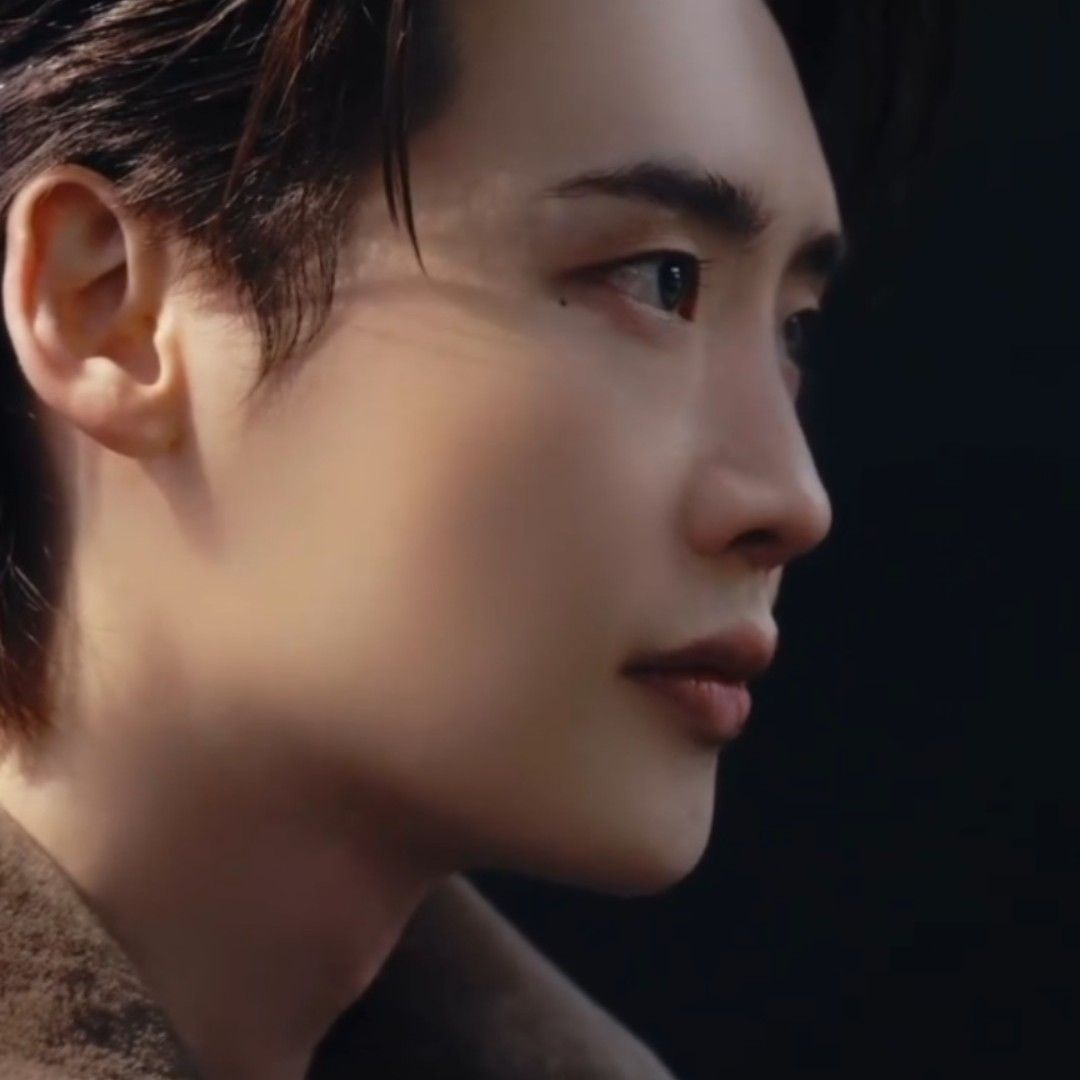 Recent activity shot of Lee Jongsuk