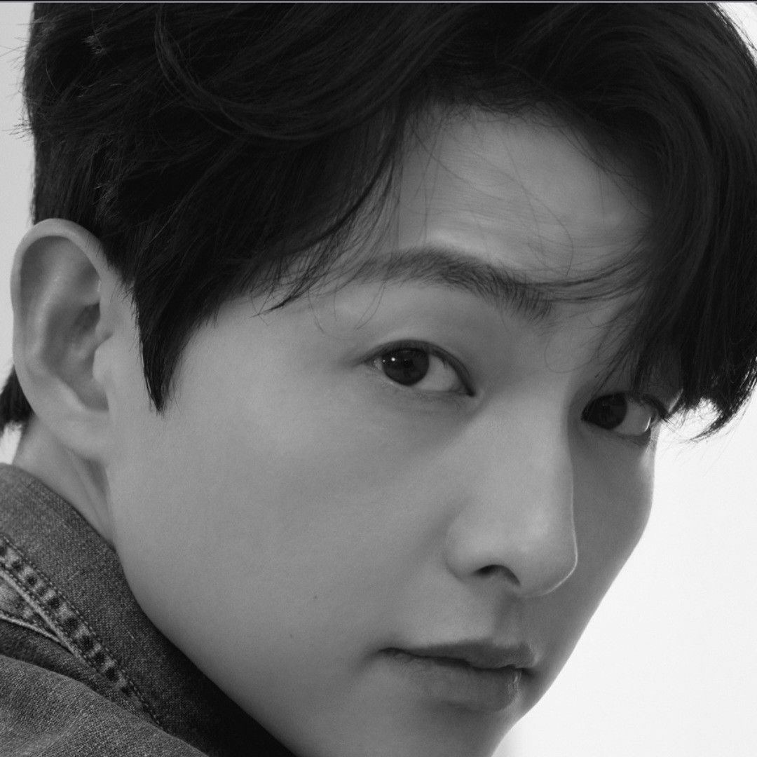 A moment captured by a fan of Song Joongki