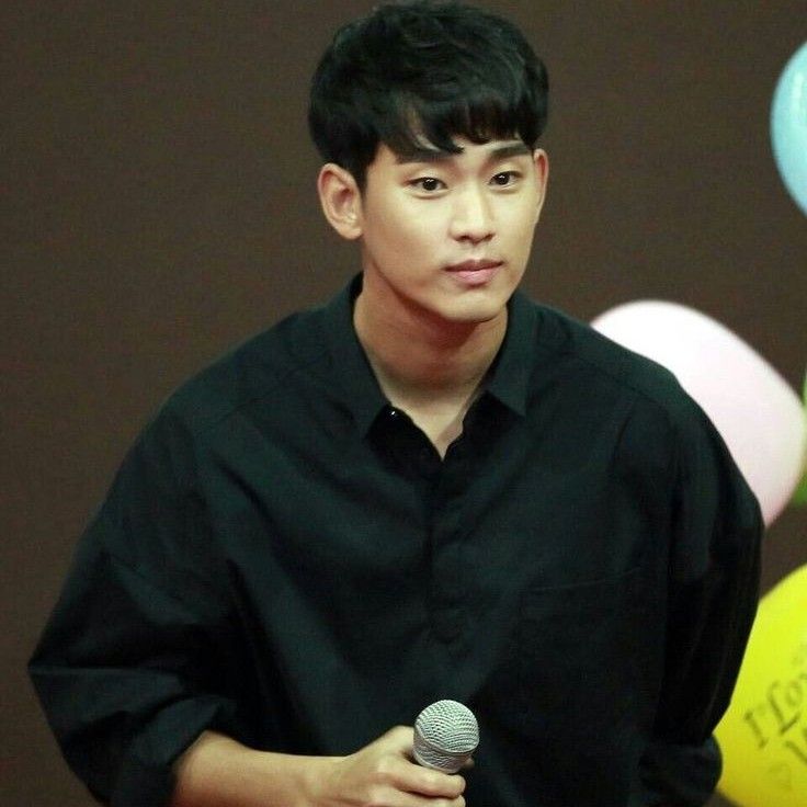 A moment captured by a fan of Kim Soohyun