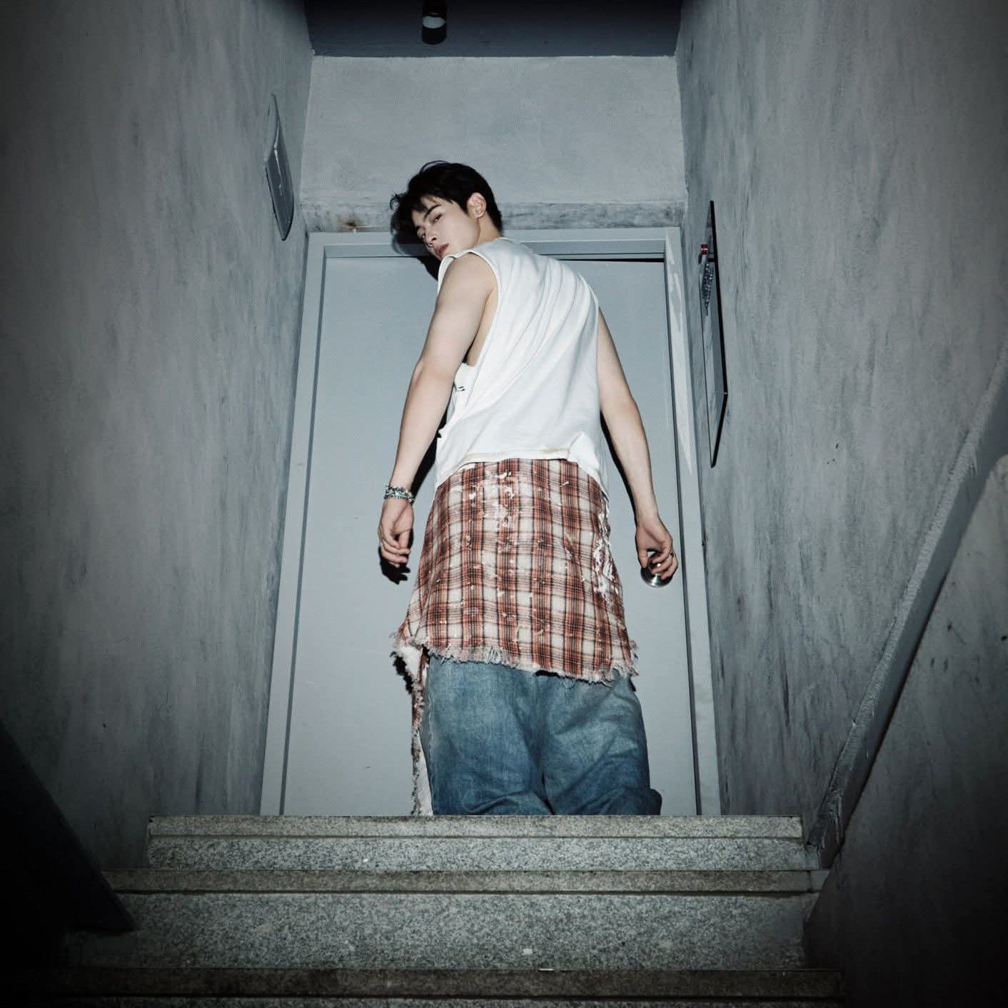 Behind-the-scenes cut of Cha Eunwoo