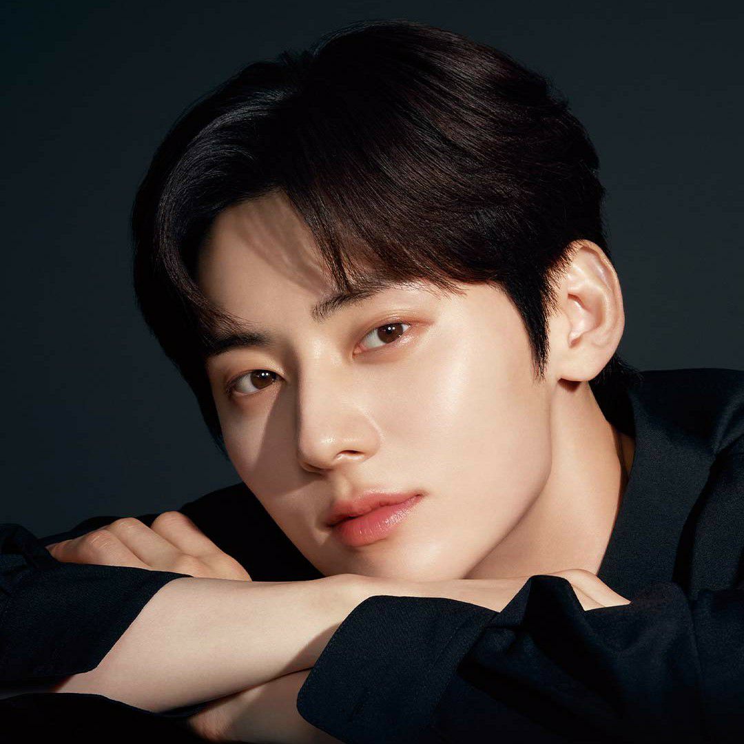 Behind-the-scenes cut of Hwang Minhyun
