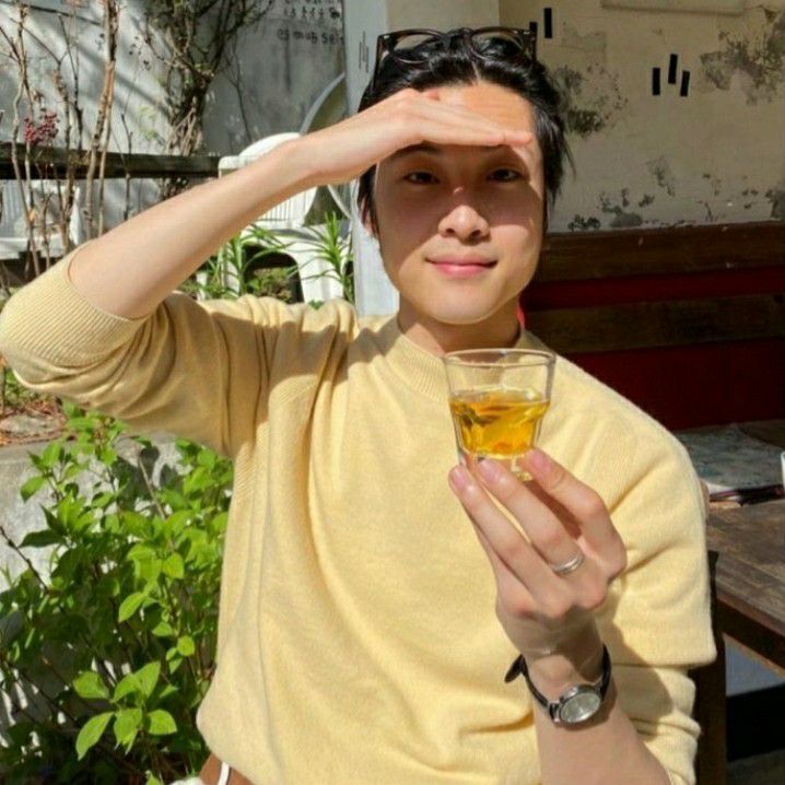 Behind-the-scenes cut of Lee Jongwon