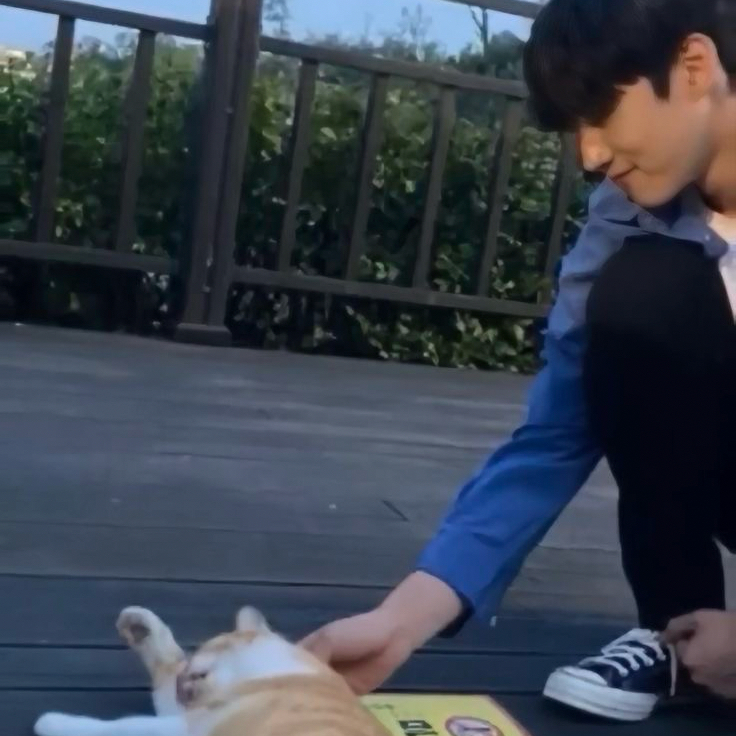 A moment captured by a fan of Hong Mingi