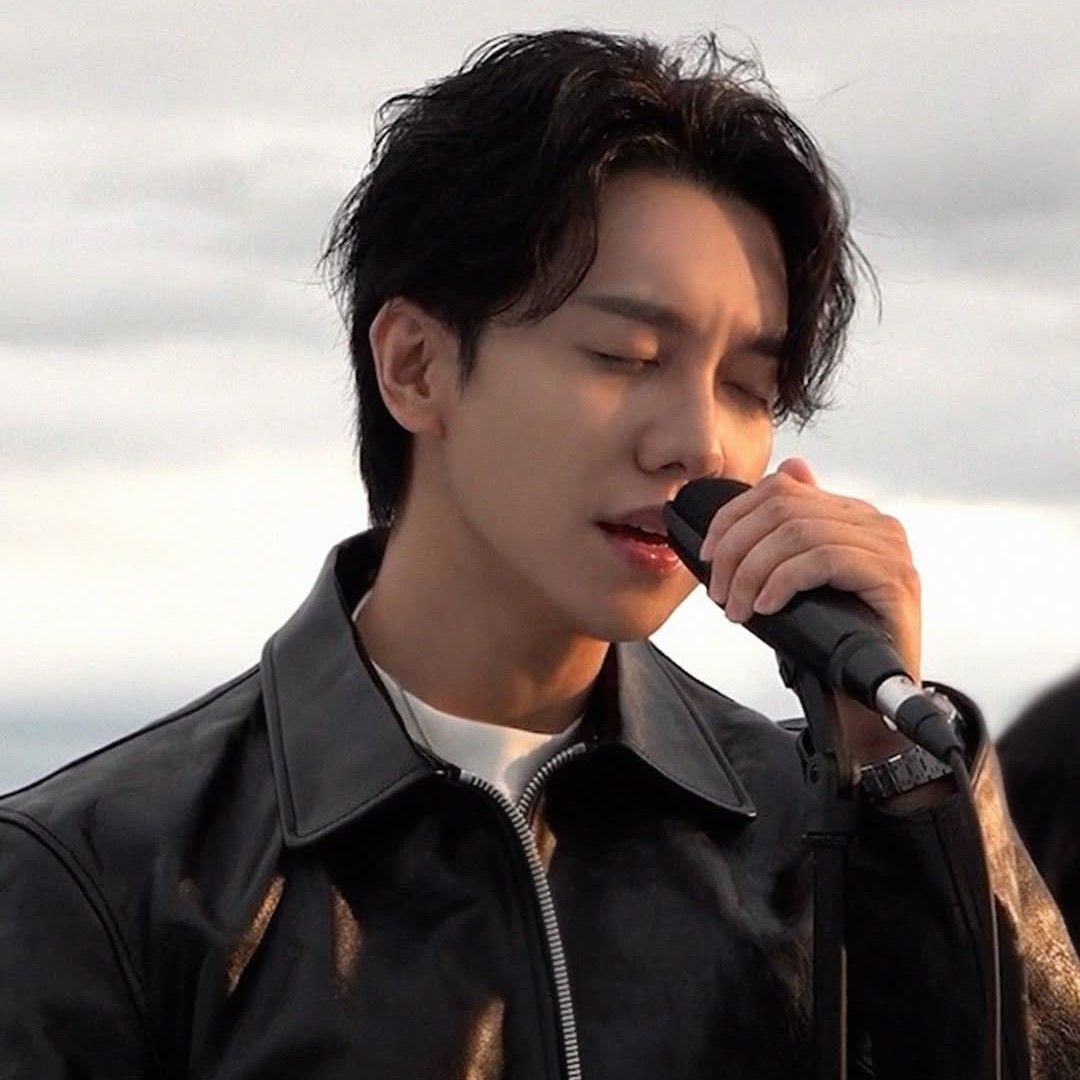 Momen yang diabadikan oleh penggemar Lee Seunggi