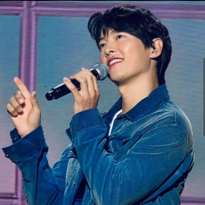 粉丝拍下的宋钟基瞬间