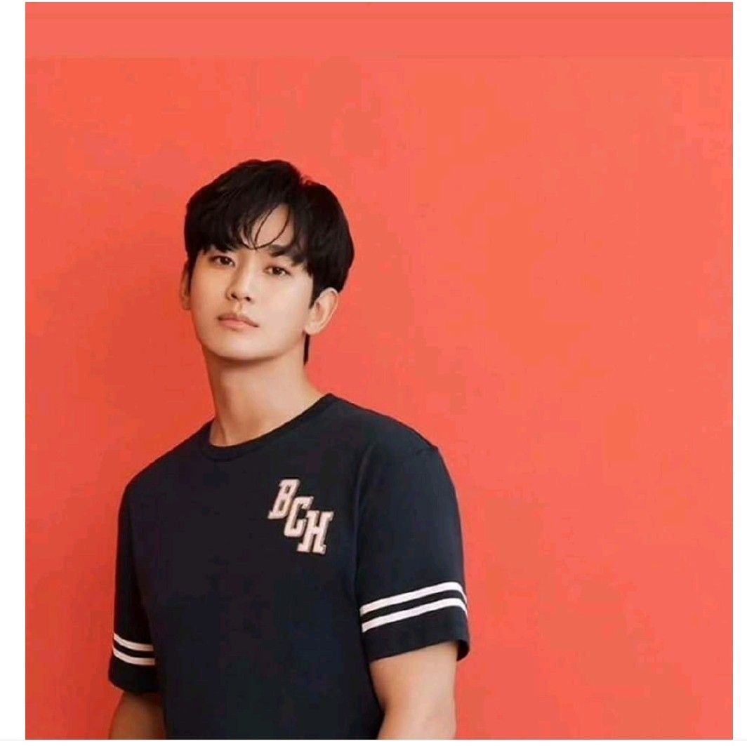 粉絲拍下的金秀賢瞬間