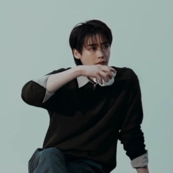 A moment captured by a fan of Lee Jongsuk