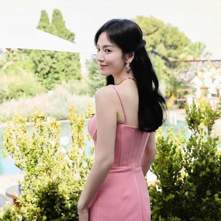 Recent activity shot of Song Hyekyo