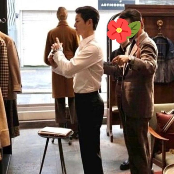 A moment captured by a fan of Song Joongki